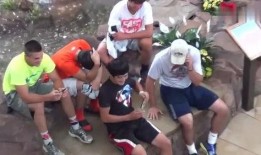 小伙爆料踩狗屎视频大全,小伙踩狗屎视频引发网友热议，盘点踩狗屎视频大全